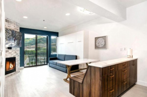 KBM Resorts Studio full bathroom 3 Min Drive to DV Gondola Pool Hot tub Ski Water sports